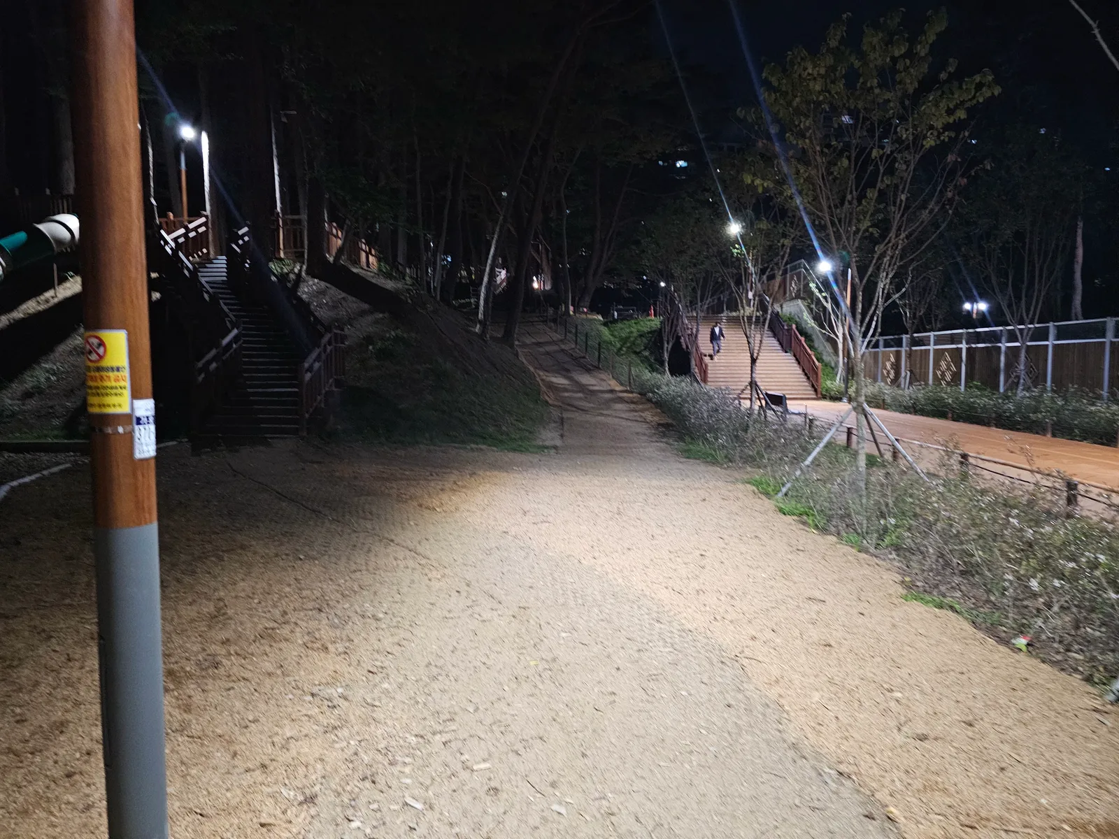 청룡동의 희망
바로앞 주차장+골목 주차
